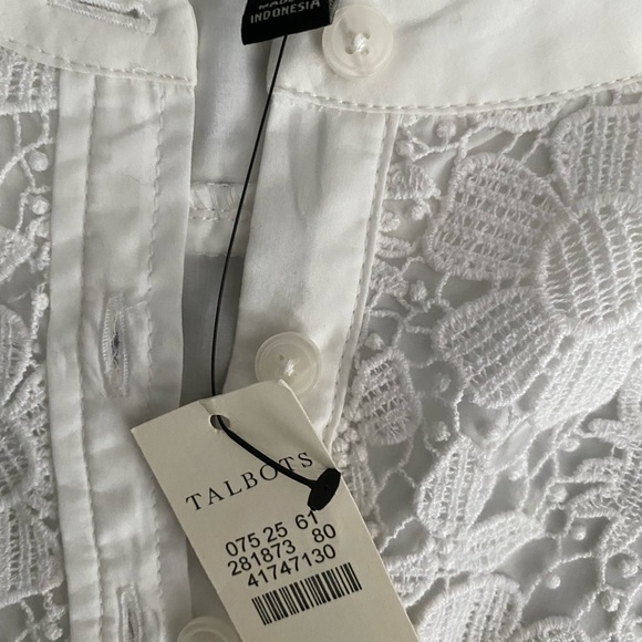 Talbots Sleeveless White Shell Blouse Flower Detailing NWT Size Small - Picture 5 of 7